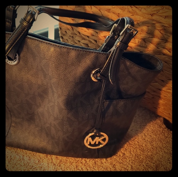 Michael Kors Handbags - Michael Kors handbag